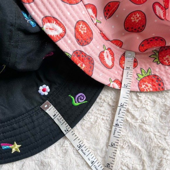Bundle of TWO bucket hats strawberry fruit pink and embroidered mushroom black - Picture 5 of 17